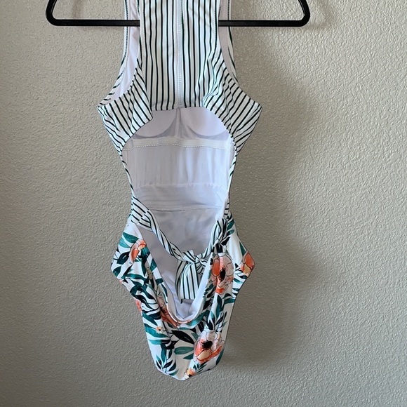 Cupshe One Piece Swimsuit Size M - Picture 4 of 4